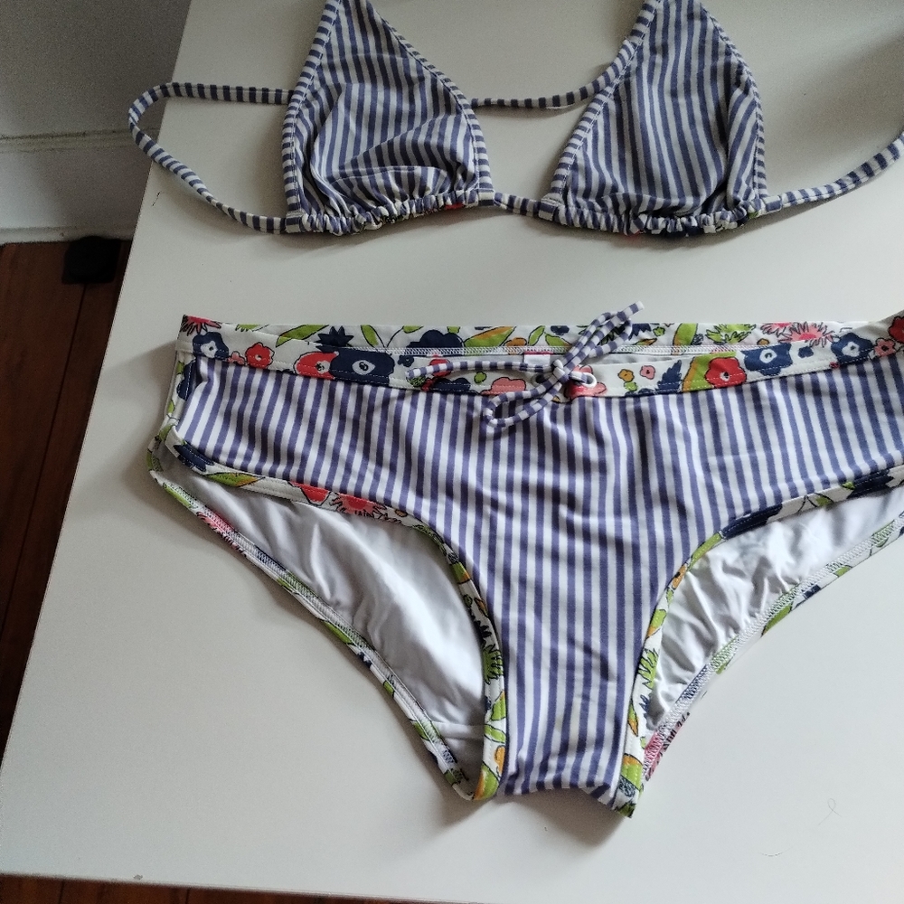 Beautiful reversible Gap body stripes/flower bikinis